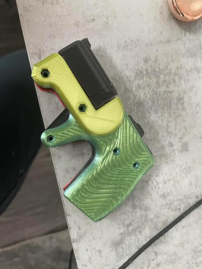 green alien 3d printed derringer