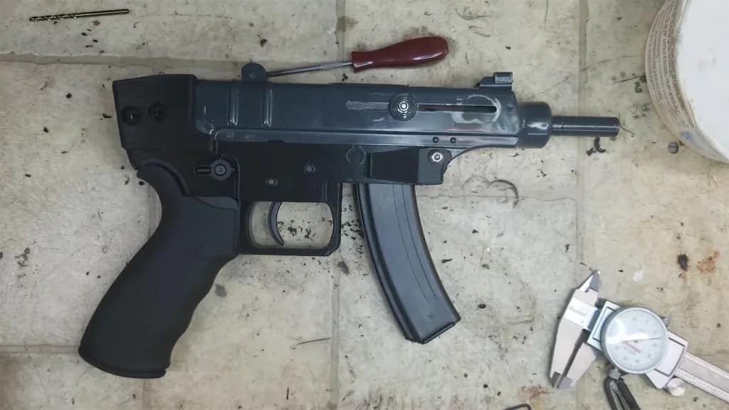 submachinegun skorpion 3d printed